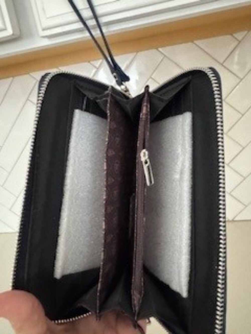 Navy London Fog Felicity pebble leather wristlet wallet. NWT - Picture 3 of 5